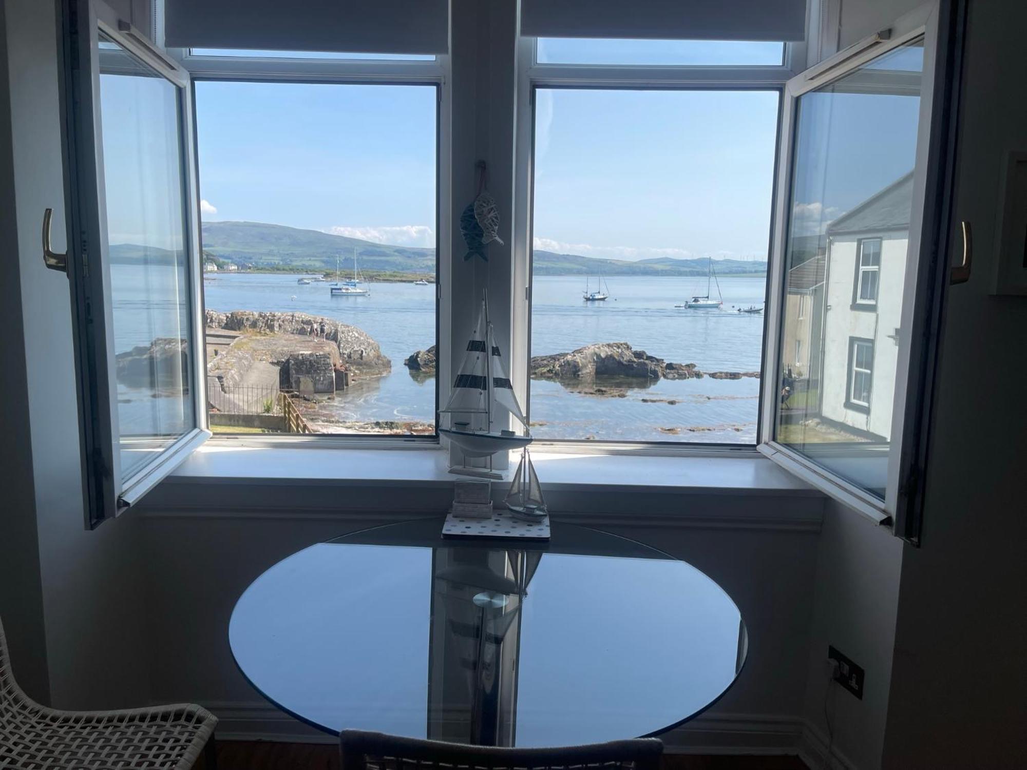 Apartment, Crichton St, Sea Views