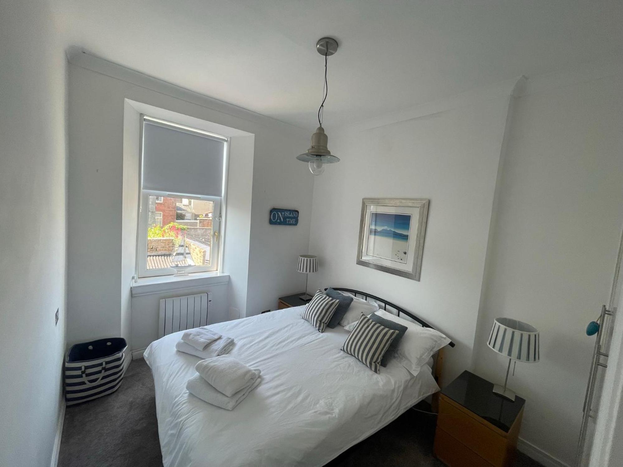 Apartment Apartment, Crichton St, Sea Views *